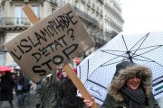 Abaya et qamis : non à l'islamophobie d'État ! 