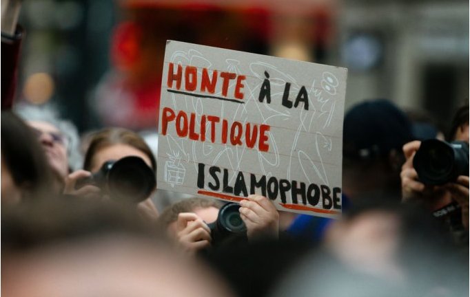 Autoritaire, raciste et islamophobe, dégageons ce gouvernement !